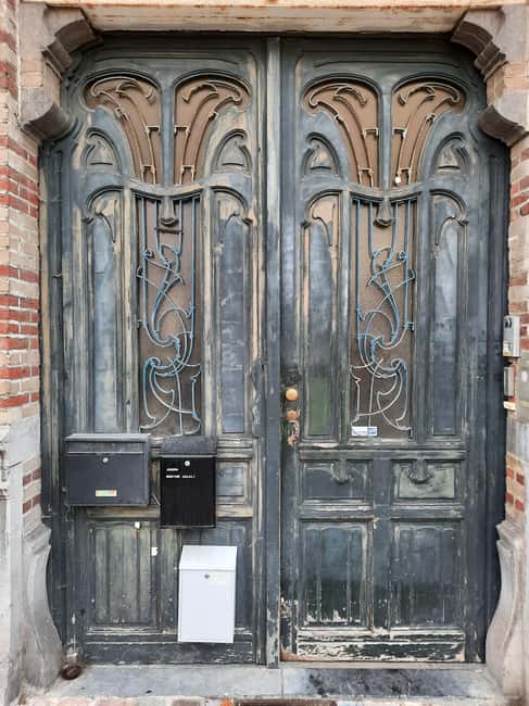 Brussels: Art Nouveau Walking Tour with a Local Guide - Ixelles for one full hour: where the walking time earns its keep