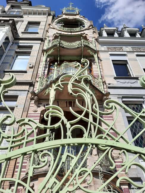 Brussels: Art Nouveau Walking Tour with a Local Guide - Square Ambiorix: 40 minutes where the neighborhood becomes part of the lesson