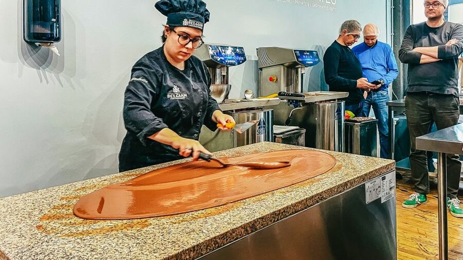 Brussels: Belgian Chocolate Making Workshop with Tastings - Bean-to-bar machinery visit: turning flavor into process