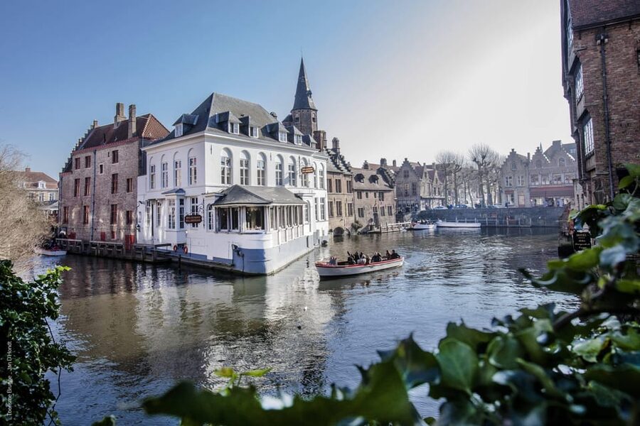 Brussels: Bruges & Ghent Tour with Cruise & Chocolate Visit - Bruges free time: where to spend 105 minutes