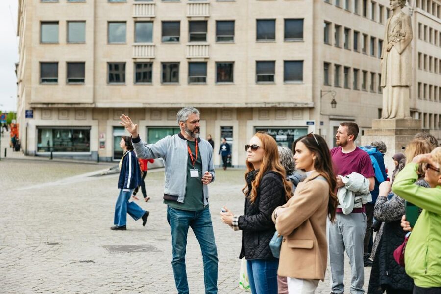 Brussels: City Highlights Walking and Tasting Tour - Royal Saint-Hubert Galleries: Snacking in One of Europe’s Earliest Arcades