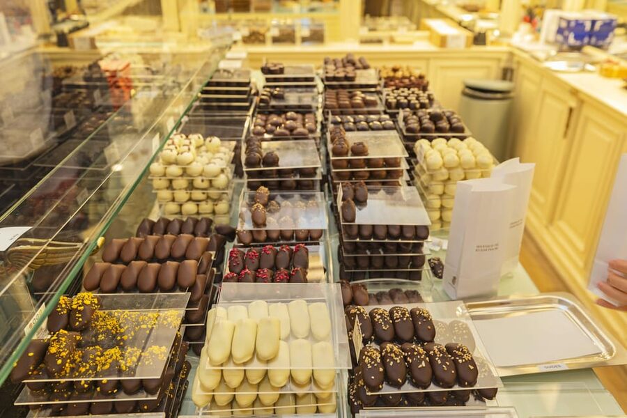 Brussels Food Tour: Main Dish, Beer, Waffle & Chocolate - Chocolate at the end: a big finish at Galerie de la Reine