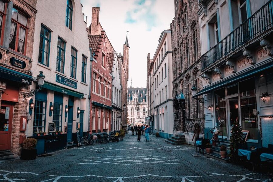 Brussels: Highlights & Hidden Gems Private Walking Tour - Manneken Pis and a Proper Order of Frites