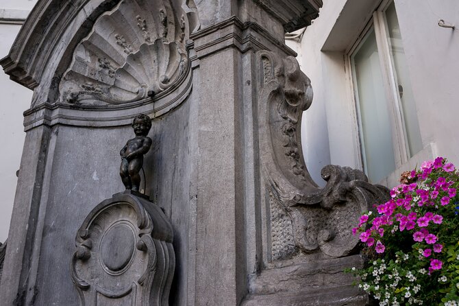Brussels Highlights Self guided scavenger hunt and Walking Tour - Languages, group setup, and who this fits best