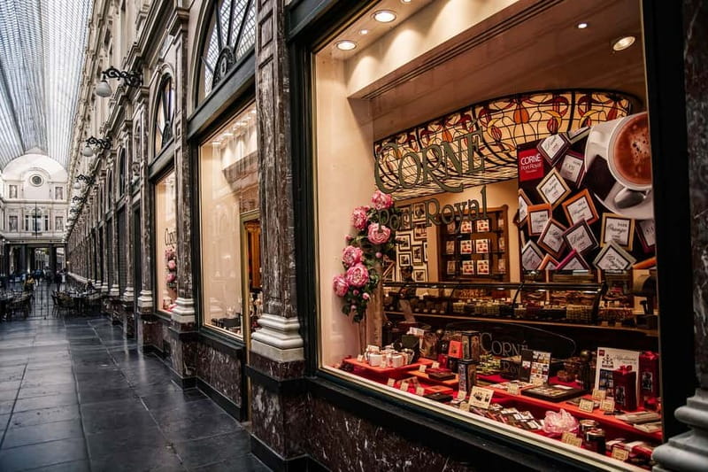 Brussels Highlights: Walking & Bus Tour with Waffle Tasting - Language and Group Pace: What to Expect If You Prefer English