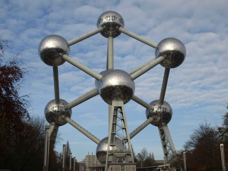 Brussels Highlights: Walking & Bus Tour with Waffle Tasting - Saint-Hubert Royal Galleries Waffle Tasting: Where the Tour Earns Its Spot