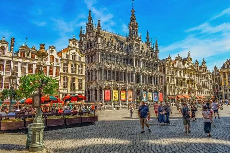 Brussels Highlights: Walking & Bus Tour with Waffle Tasting - Meeting at the Tourism Information Centre (Blue Umbrella) and How the Route Starts