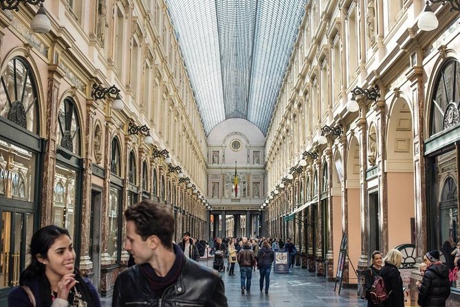Brussels: Historical Walking Tour with Chocolate & Waffle Tasting - How pace and group size affect your day (and your feet)