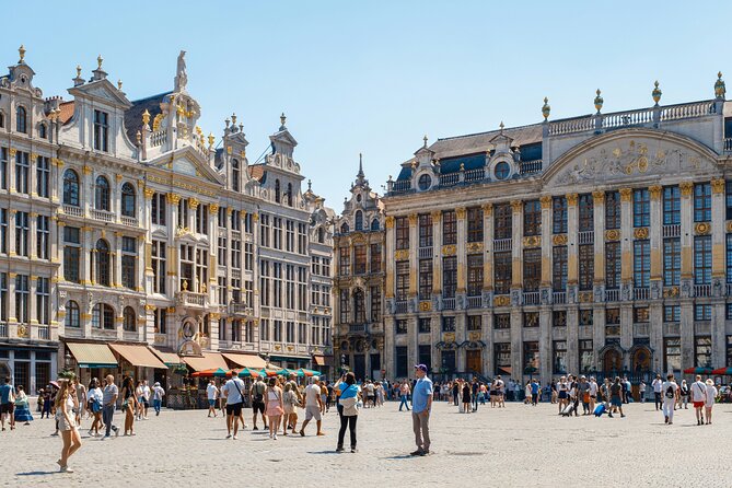 Brussels Old City’s Highlights Walking Tour - Manneken Pis: Humor, Miniature Scale, and Costume Traditions