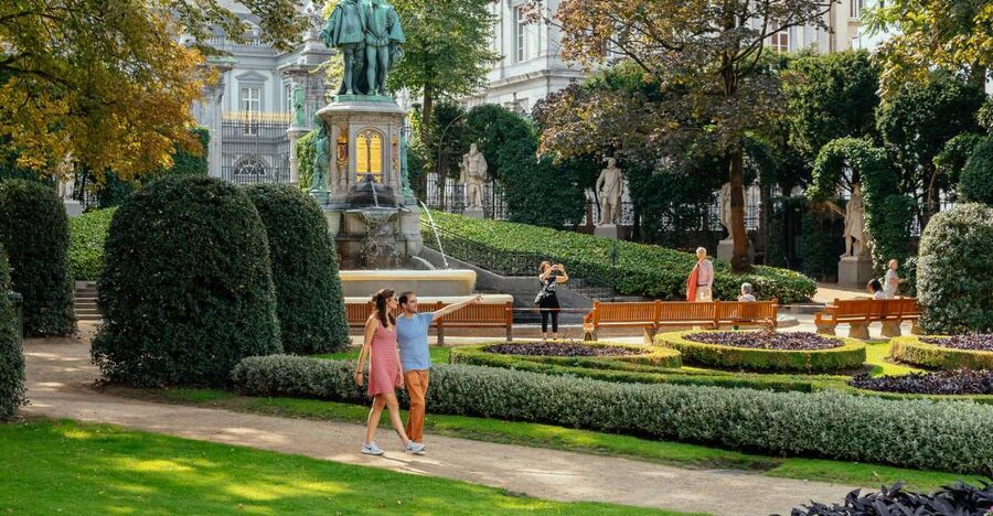 Brussels: Private Tour w/ Locals – Highlights & Hidden Gems - Meeting at Cafe Archipel, then getting oriented quickly