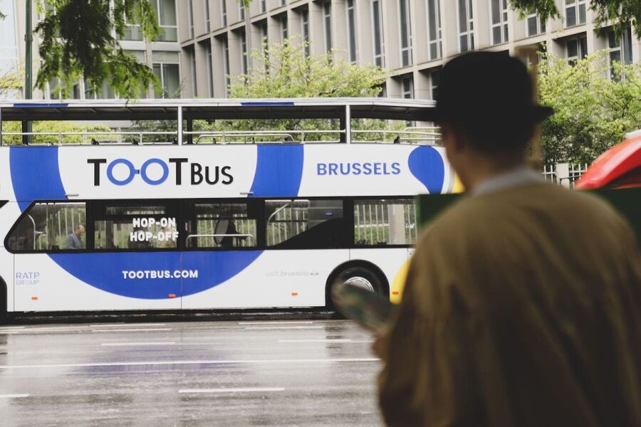 Brussels: Sightseeing Sunset Bus Tour - Audio guide in 10 languages, plus how to make it better