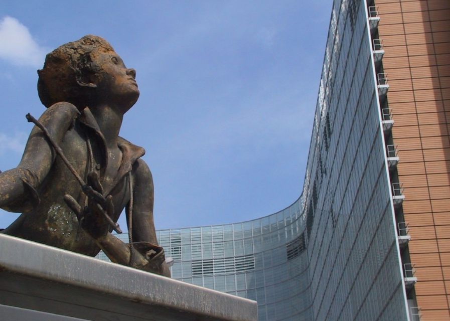 Brussels: Walking Tour from Central Station to Manneken Pis - Atomium: the Expo 58 symbol of modernity you’ll never forget