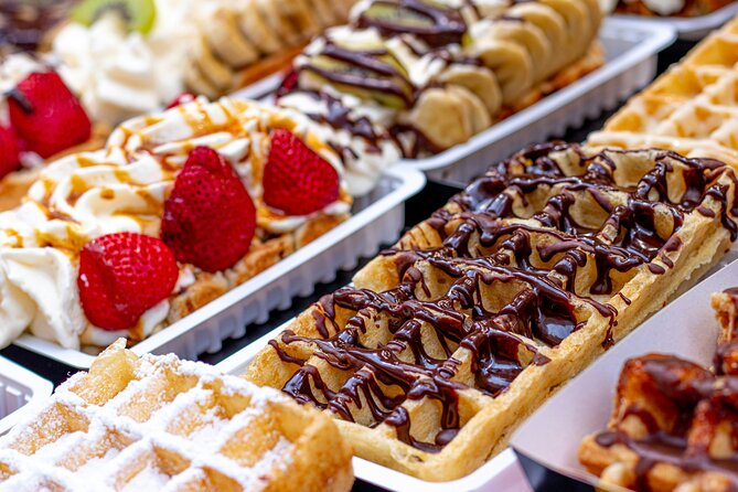 Brussels Walking Tour with Waffle Tasting: History and Delights - Royal Galleries and waffle tasting, the smartest use of your hunger