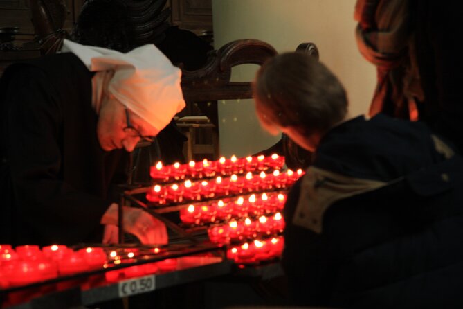 BRYGGJA ROMANTICA - 3 Hour Romantic Tour in Bruges - Staminee De Garre, the tiny street stop that sets the mood