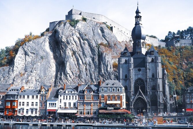 Discover Dinant while playing! Escape game - The alchemist - Where you start in Dinant, and how to plan for 2 hours