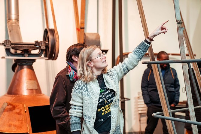 Discover our Brussels craft breweries with a local, passionate, young guide - The final bar in the young district, food pairings and two styles