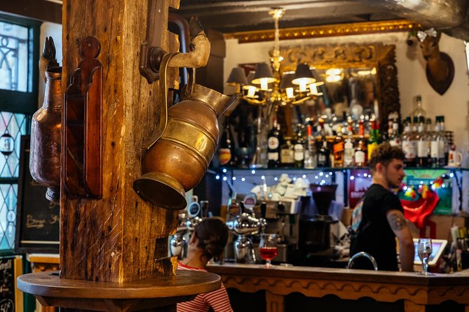 Drinks & Bites in Brussels Private Tour - A l’Imaige Nostre-Dame: the alleyway secret bar finale