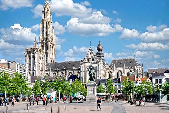 e-Scavenger hunt Antwerp: Explore the city at your own pace - Starting at Groenplaats: your first clue sets the mood