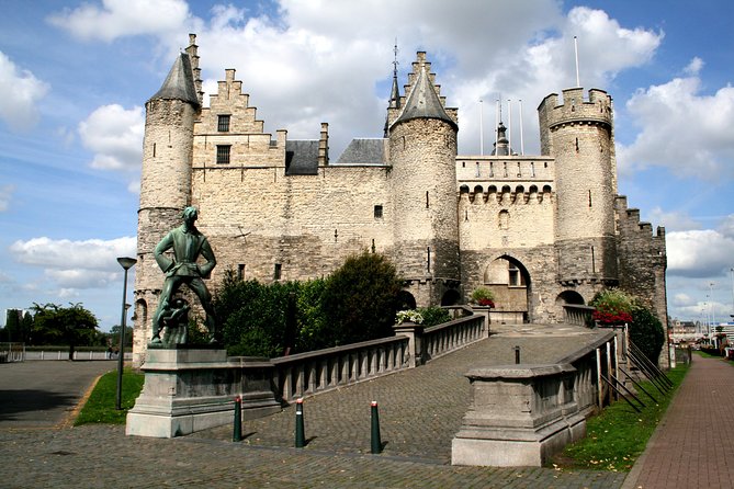 e-Scavenger hunt Antwerp: Explore the city at your own pace - Rubenshuis to Sint-Jacob Antwerpen: where the puzzles do the heavy lifting
