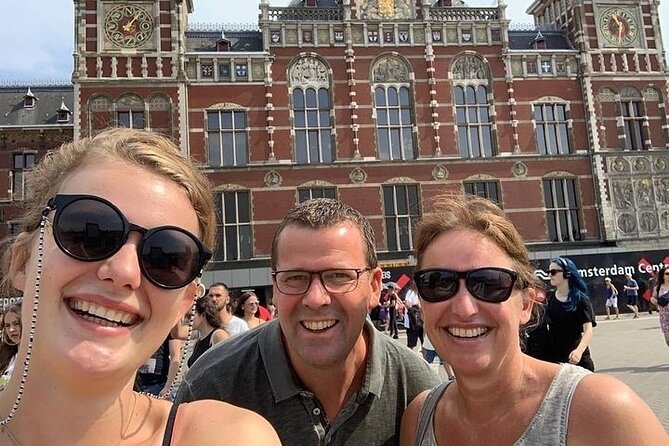 e-Scavenger hunt Ghent: Explore the city at your own pace - Starting at Sint-Baafsplein and handling the smartphone reality