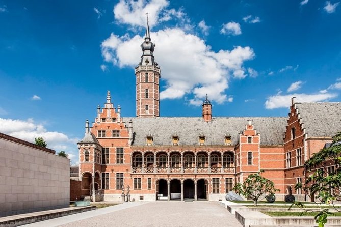 e-Scavenger hunt Mechelen: Explore the city at your own pace - Grote Markt and Ijzerenleen: squares and streets that reward slow looking
