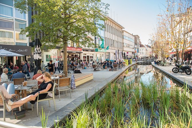 e-Scavenger hunt Mechelen: Explore the city at your own pace - Paleis van Margareta van Oostenrijk and Stadhuis: civic grandeur without a lecture