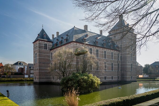 e-Scavenger hunt Turnhout: Explore the city at your own pace - Begijnhof Begijnhof, the UNESCO gate that sets the tone