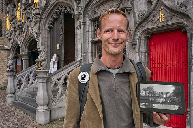 "Edges of Brugge" Photo Tour - 2hr open city tour & workshop - Meeting at the Basilica of the Holy Blood and setting your photo plan