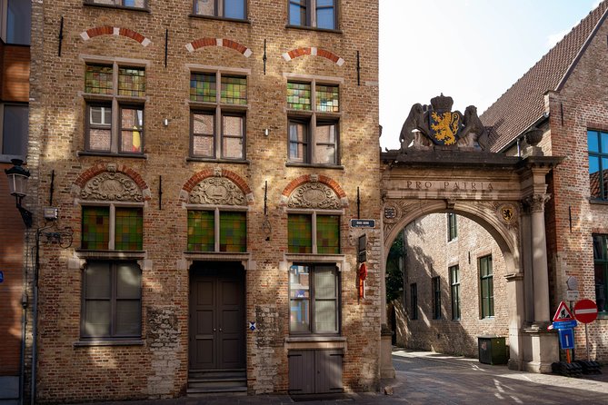 Experience the best of Bruges on a Private Tour with Boat Ride - Minnewater Lake and Lovers Bridge, the quiet side of Bruges