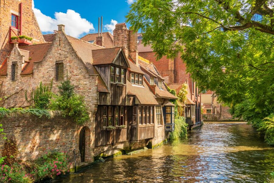 From Amsterdam: Bruges Day Trip in Spanish with Boat Option - Why Bruges Works So Well From Amsterdam
