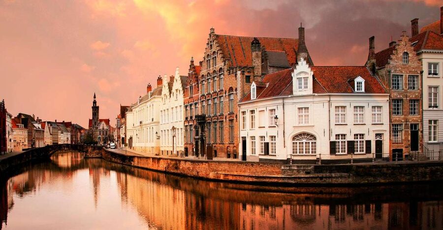 From Amsterdam: Bruges Day Trip in Spanish with Boat Option - The Guided Walk: Lake of Love, Begijnhof, and the Stories Behind Bruges