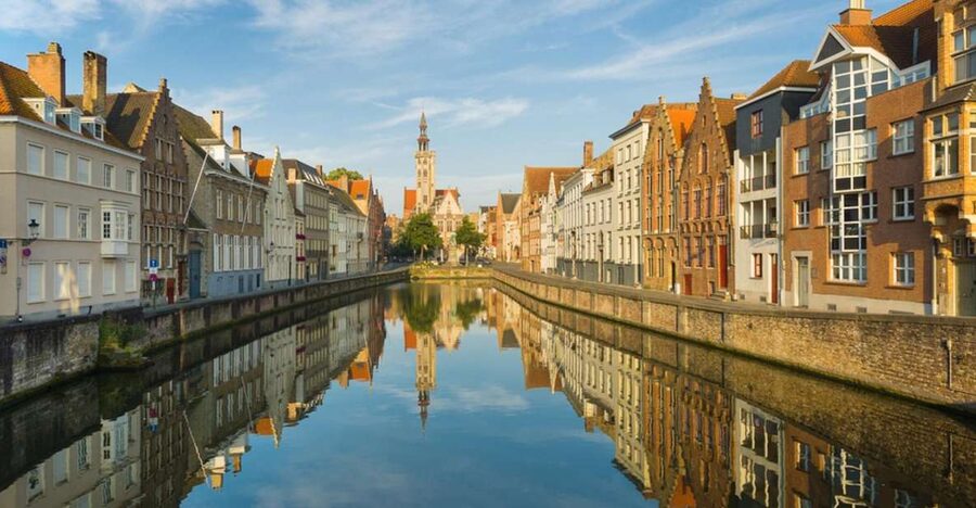 From Amsterdam: Day Trip to Bruges in Spanish or English - Church of Our Lady and the Michelangelo masterpiece you will want to see