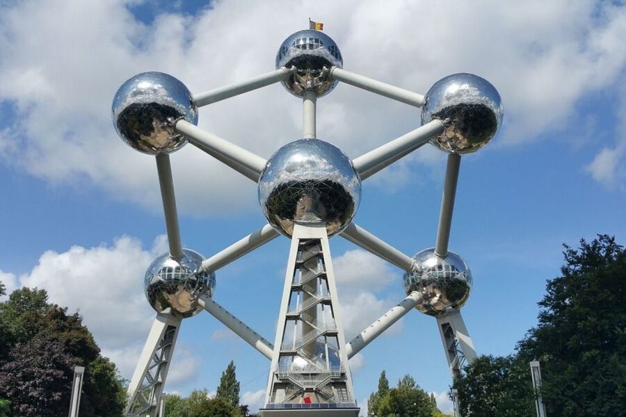 From Amsterdam: Private Sightseeing Trip to Brussels - Royal Residence of Laeken, Court of Justice, and Council of Ministers: city power from the road