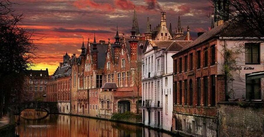 From Brussels: Bruges Day Trip with Boat Tour Option (ES) - Brussels to Bruges: the coach ride that sets you up