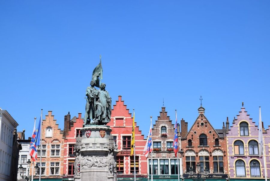 From Brussels: Bruges Private Tour - Market Square to Burg Square, plus VisMarkt: the town’s rhythm in blocks