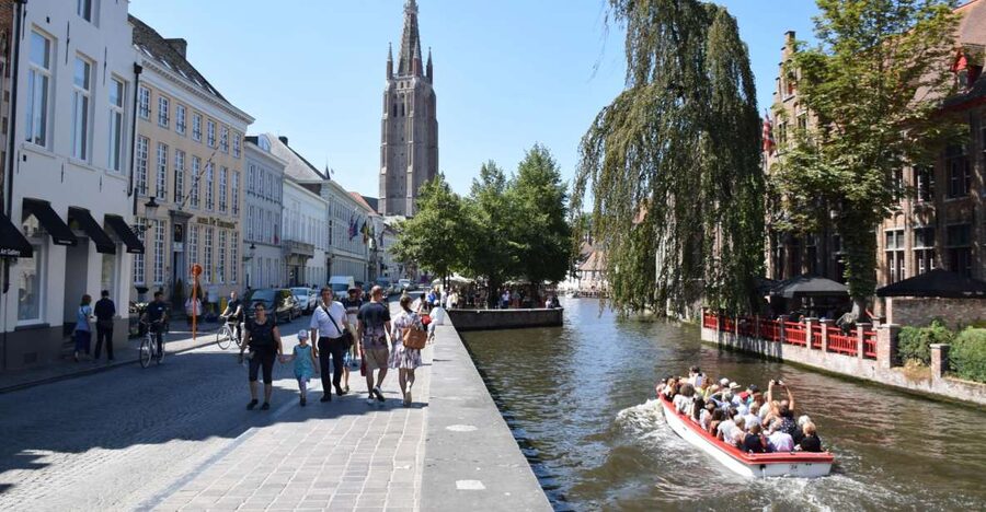 From Brussels: Bruges Private Tour - UNESCO streets and medieval survival: getting your bearings fast