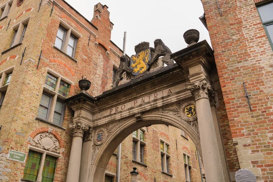 From Paris: Bruges Guided Tour with Hotel Pickup - Why Bruges works as a day trip from Paris