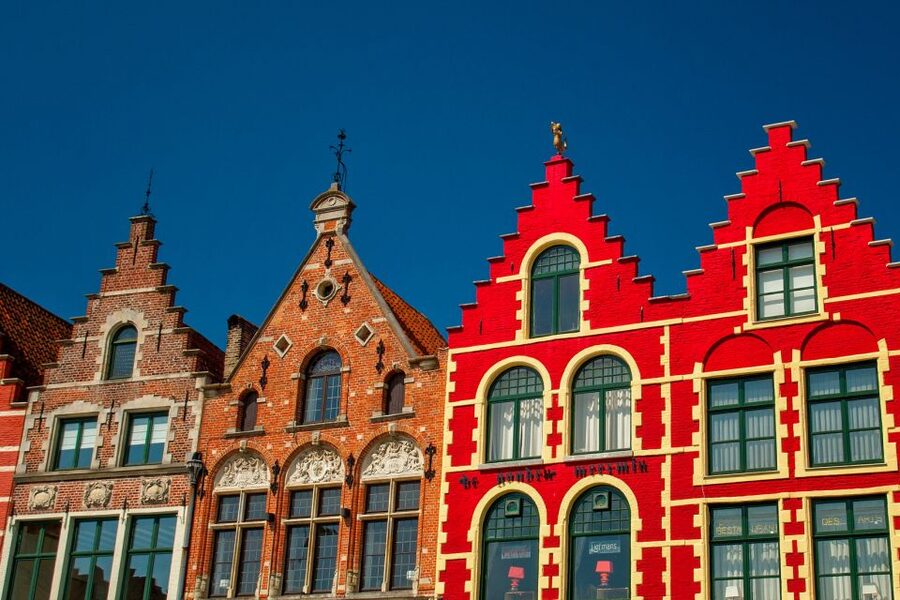From Paris: Day Trip to Bruges with Optional Seasonal Cruise - Languages, guides, and what changes when you choose guided versus self-guided