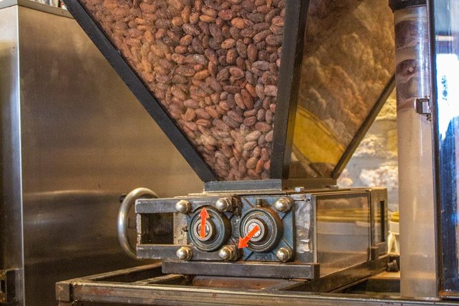 Gastronomic Tour: A Taste of Bruges - Chocolaterie de Burg: candy tasting with a shop-story vibe