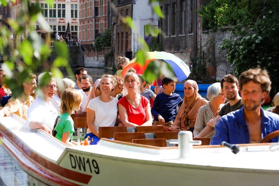 Ghent: 40 Minute Medieval Center Guided Boat Tour - Medieval churches and monasteries, explained while you glide