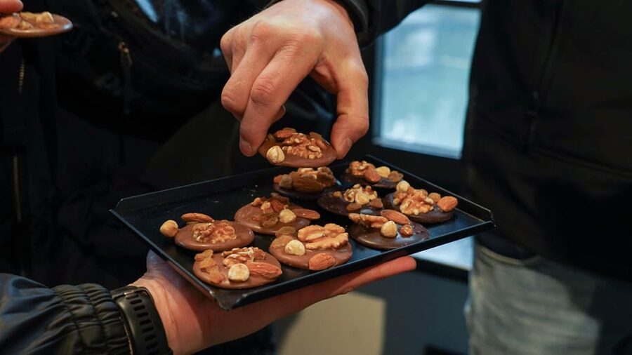 Ghent: Belgian Chocolate Walking Tour with Tastings - Food Tour Etiquette Tips So You Get the Best Experience