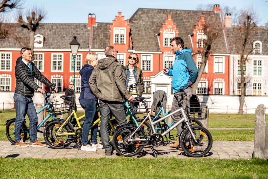 Ghent: City Highlights and Hidden Gems Guided Bike Tour - Rain or Shine, and the One Piece of Gear They Handle
