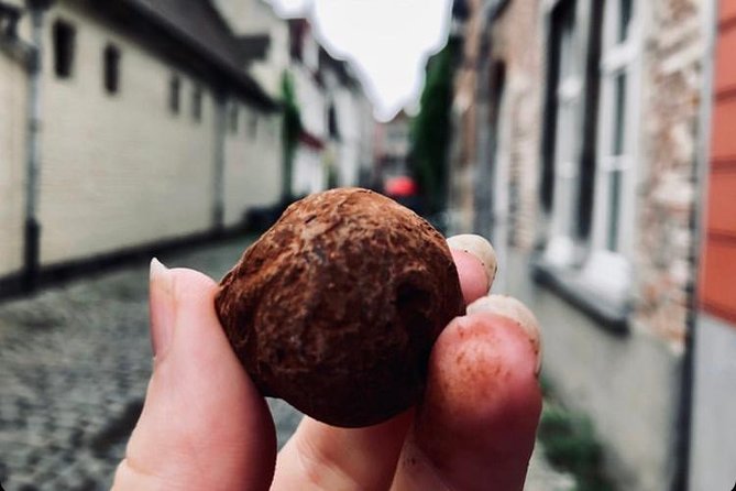 Ghent: Famous Belgian Chocolate Walking Tour with Tastings - Stop 6: Kraanlei and Homemade Red Velvet Brownies