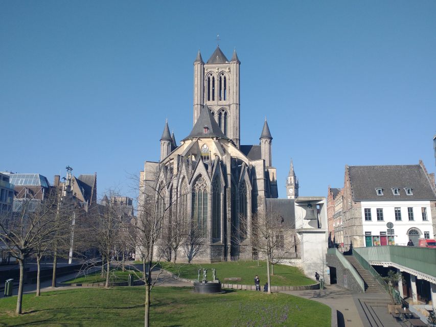 Ghent Running and Sightseeing Tour - Korenlei and Graslei, the Middle Ages trade story