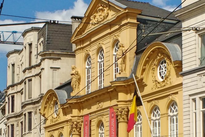 Ghent Walking Tour - City Highlights and Beyond Tradition - Graslei and Korenlei quays, where medieval trade meets today’s dining