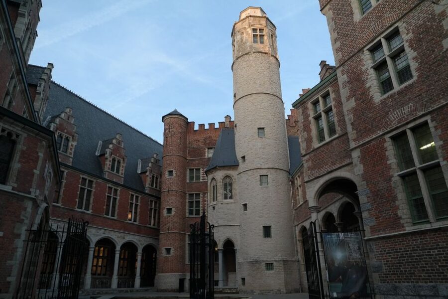 Ghent: Walking Tour from Friday Market to the Cathedral - Quick reasons this Ghent tour is a smart use of 150 minutes
