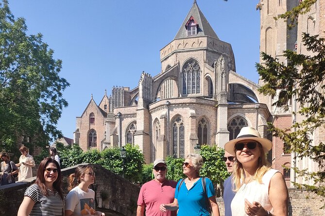Guided boat trip and walk - Boottocht Brugge canal boat: your best reset and best angles