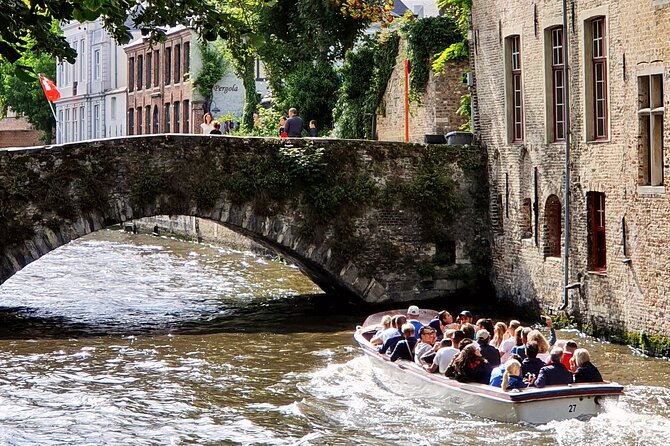 Guided boat trip and walk - Basilica of the Holy Blood: gold facade, then surprise inside