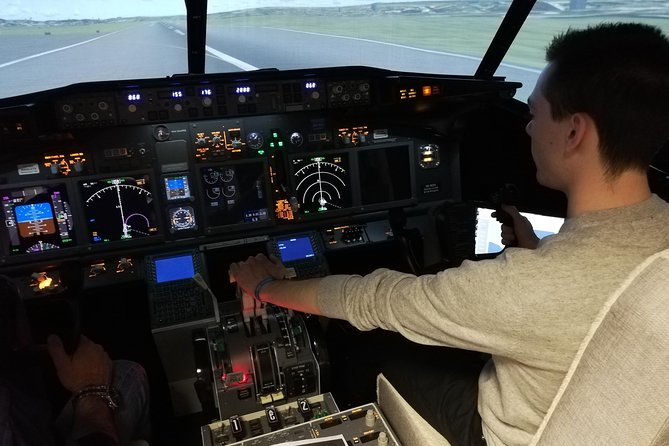 Landed On Time 60 min. Max 1 Person - A 60-Minute Seat in the Boeing 737 Cockpit, Right in Antwerp