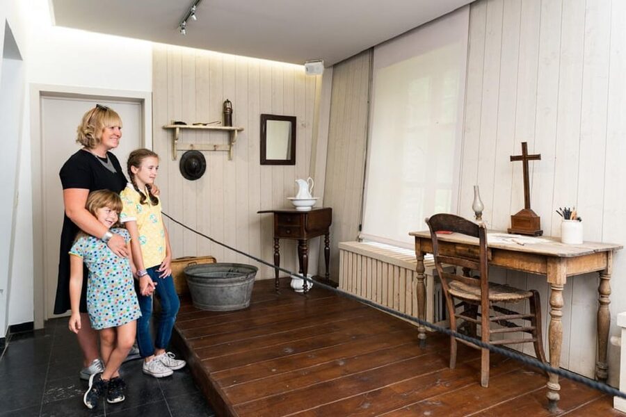 Mons : The Van Gogh House - Renovated Pavilion: Where You Get The Setup For What You See